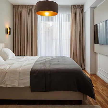 Warm Amber Apartment *