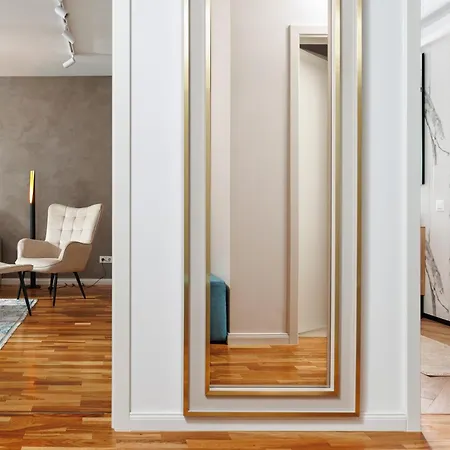 Warm Amber Apartment *