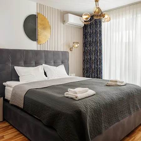 Warm Amber Apartment *