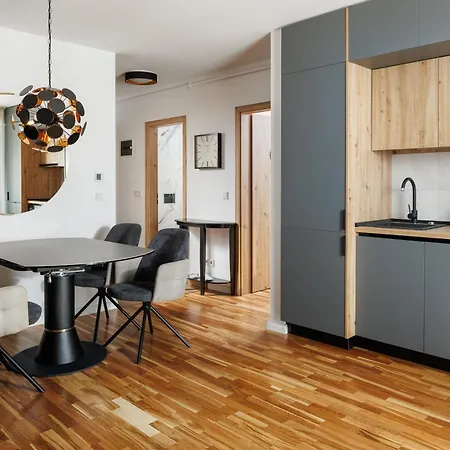 Warm Amber Apartment *