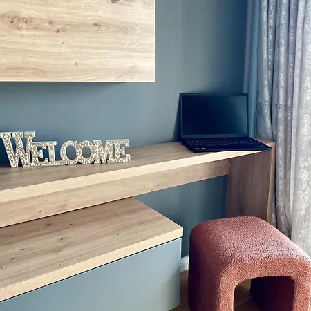 Warm Amber Apartment *