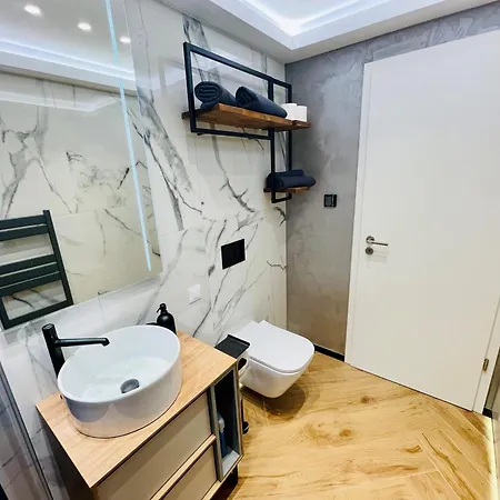Warm Amber Apartment *