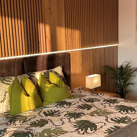Apartment Warm Amber *