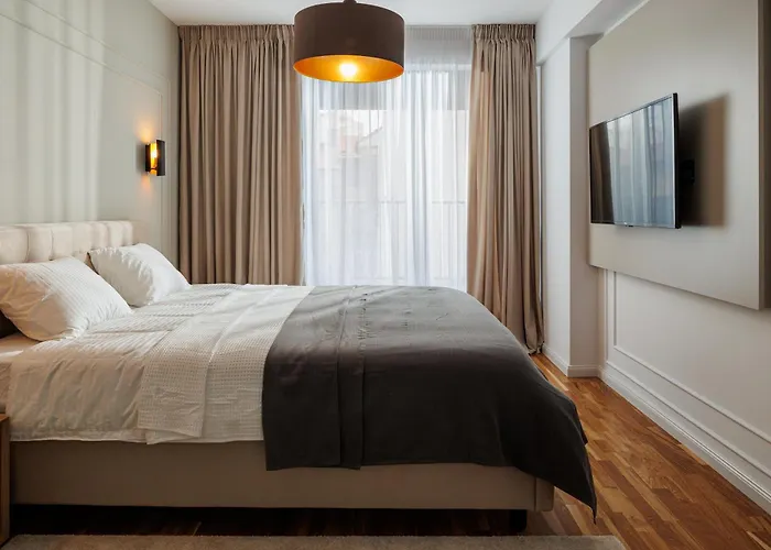 Warm Amber Apartment *