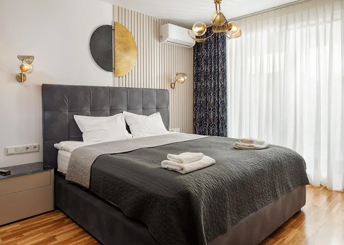 Warm Amber Apartment *